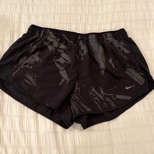 Nike Tempo Running Shorts | Black & Grey Pattern | Zip Pocket on Back | Size L |